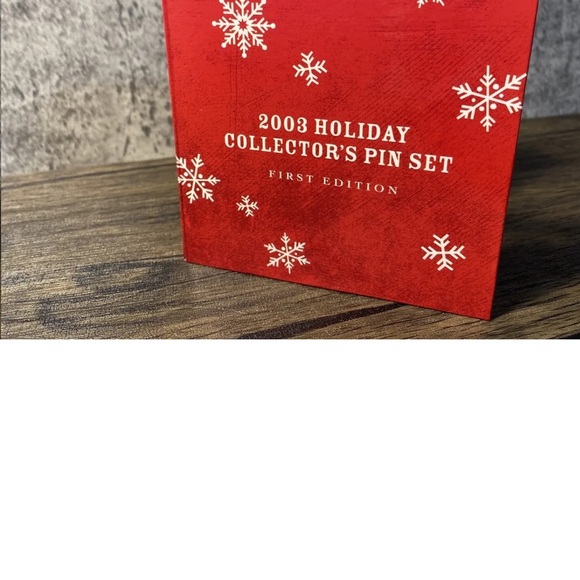 New STARBUCKS 2003 Holiday Collector’s Pin Set Bear - Mug - Logo - Picture 2 of 5